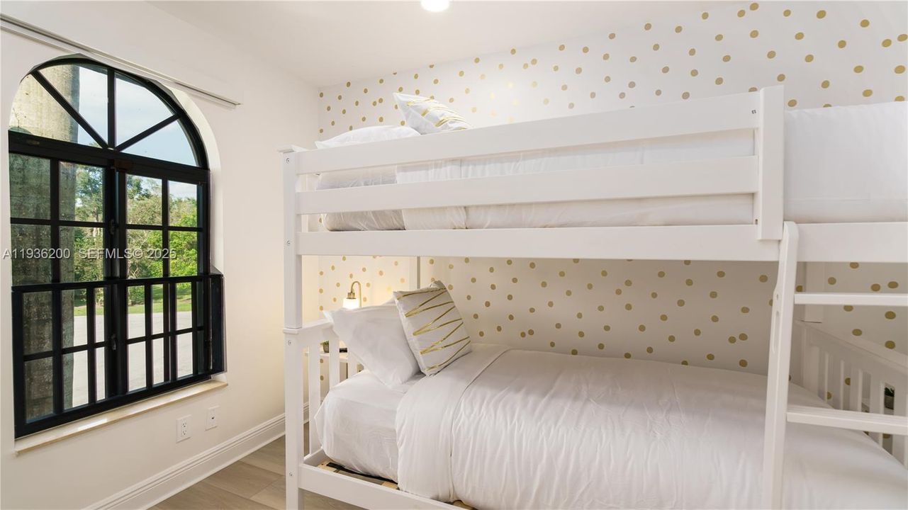 En Renta: $23,995 (8 camas, 5 baños, 4958 Pies cuadrados)