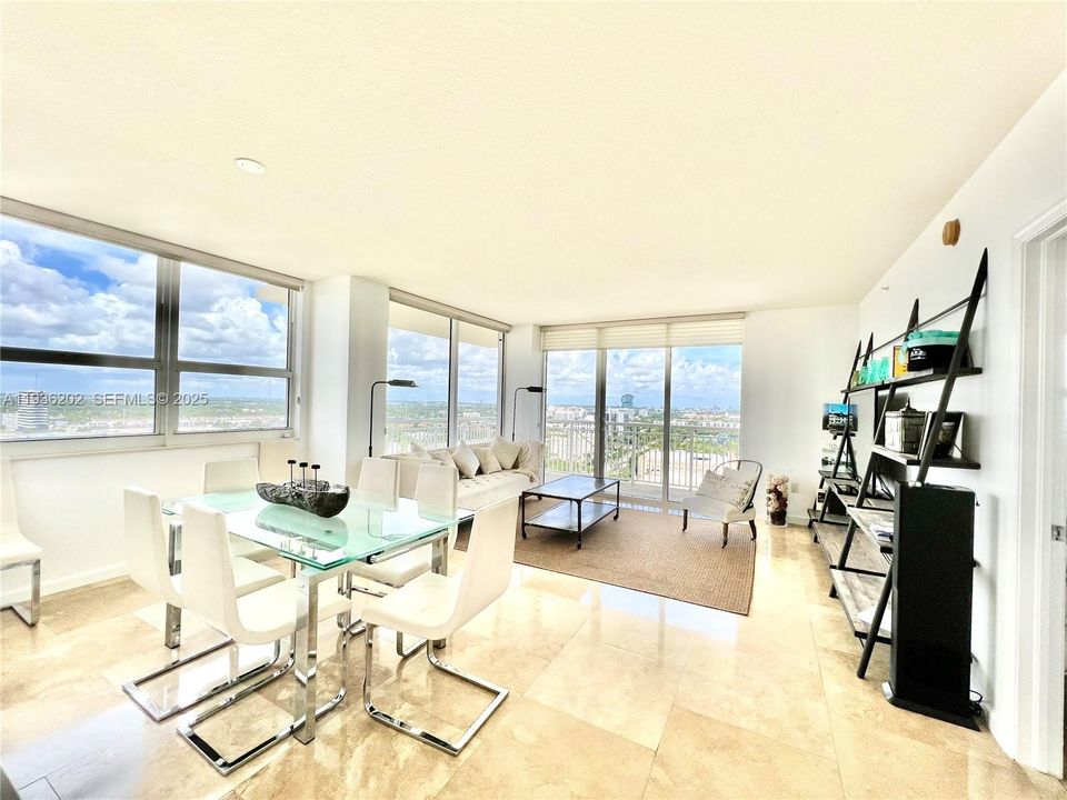 В аренду: $3,700 (2 спален, 2 ванн, 1245 Квадратных фут)