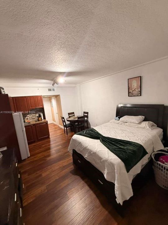 For Rent: $1,600 (0 beds, 0 baths, 325 Square Feet)