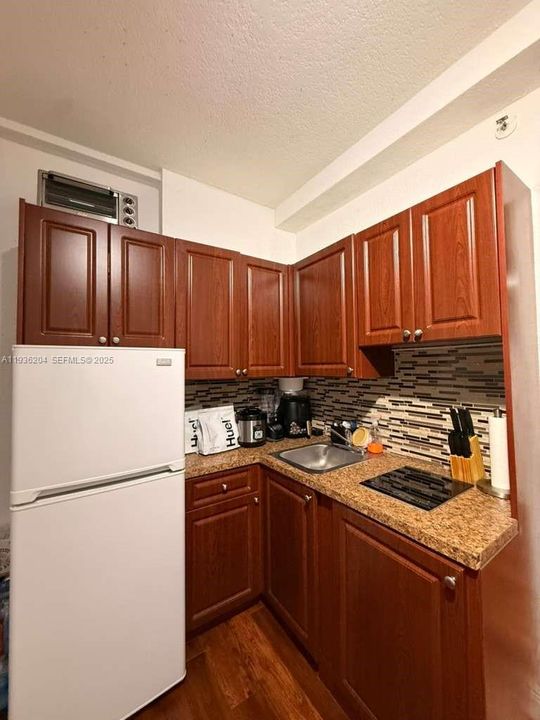 For Rent: $1,600 (0 beds, 0 baths, 325 Square Feet)