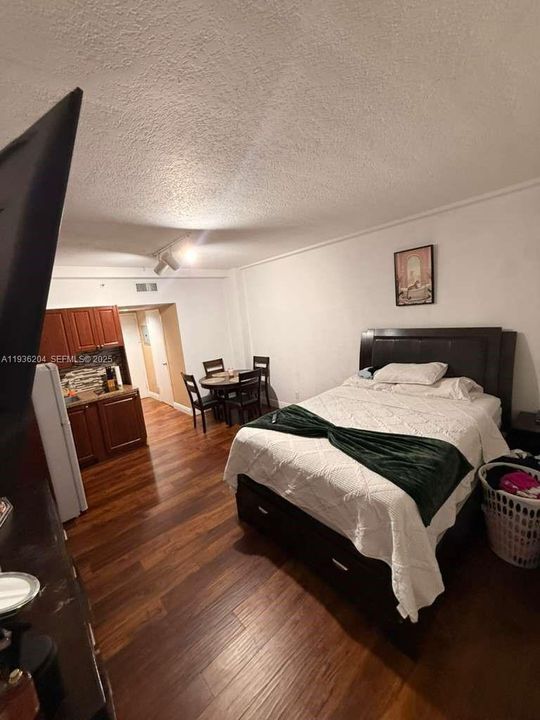 For Rent: $1,600 (0 beds, 0 baths, 325 Square Feet)