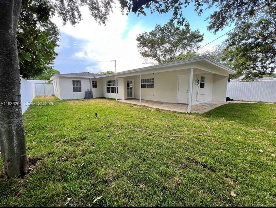 En Venta: $549,999 (3 camas, 2 baños, 1904 Pies cuadrados)