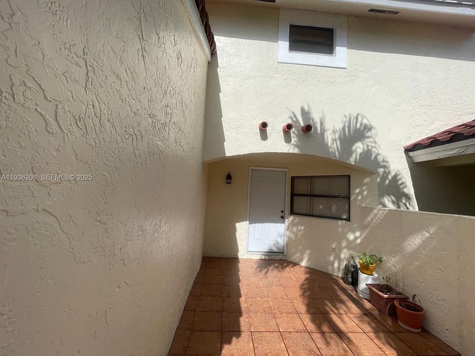 For Rent: $2,350 (3 beds, 2 baths, 1329 Square Feet)