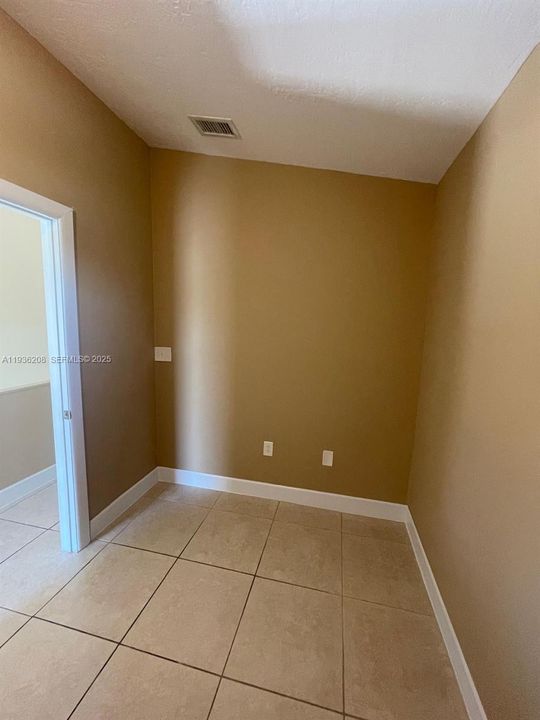 For Rent: $2,350 (3 beds, 2 baths, 1329 Square Feet)