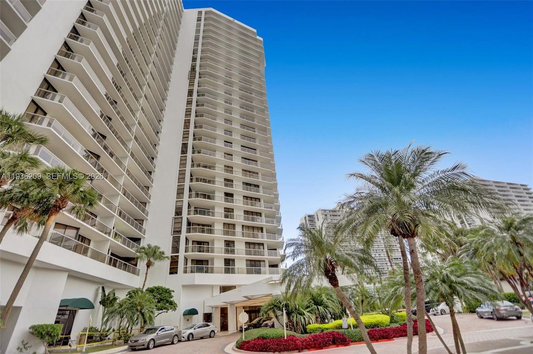 For Sale: $645,000 (2 beds, 2 baths, 1800 Square Feet)