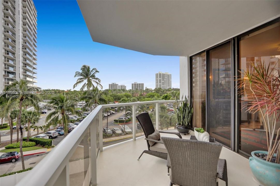 For Sale: $645,000 (2 beds, 2 baths, 1800 Square Feet)