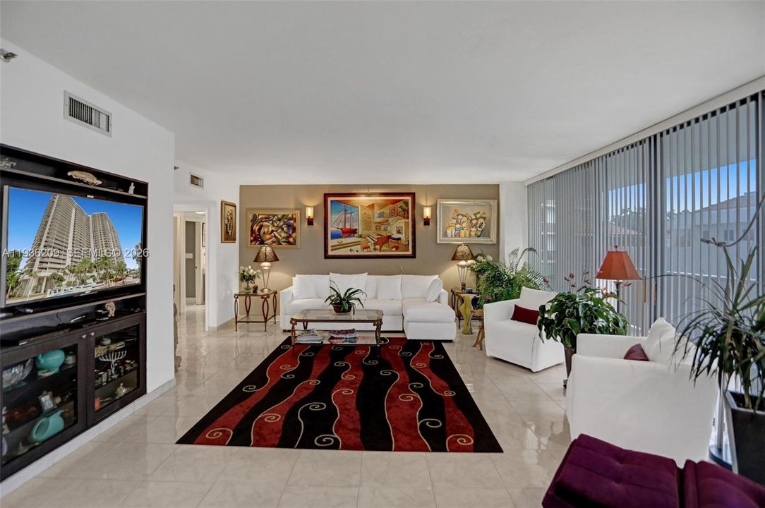 For Sale: $645,000 (2 beds, 2 baths, 1800 Square Feet)