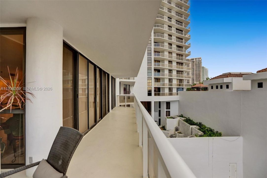 For Sale: $645,000 (2 beds, 2 baths, 1800 Square Feet)