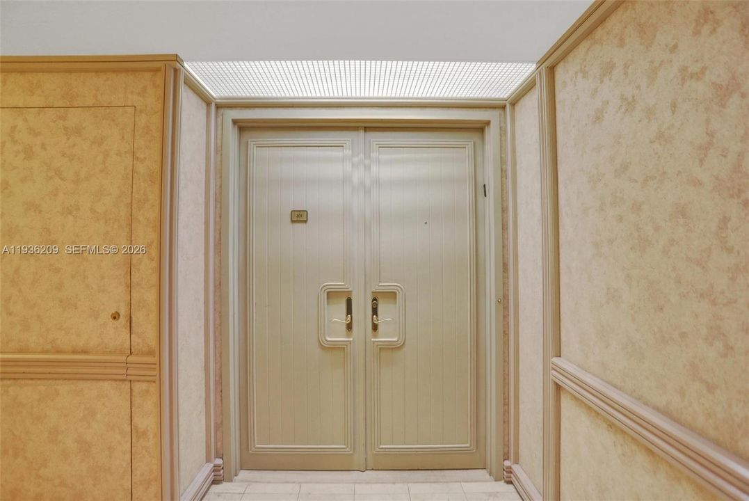 For Sale: $645,000 (2 beds, 2 baths, 1800 Square Feet)