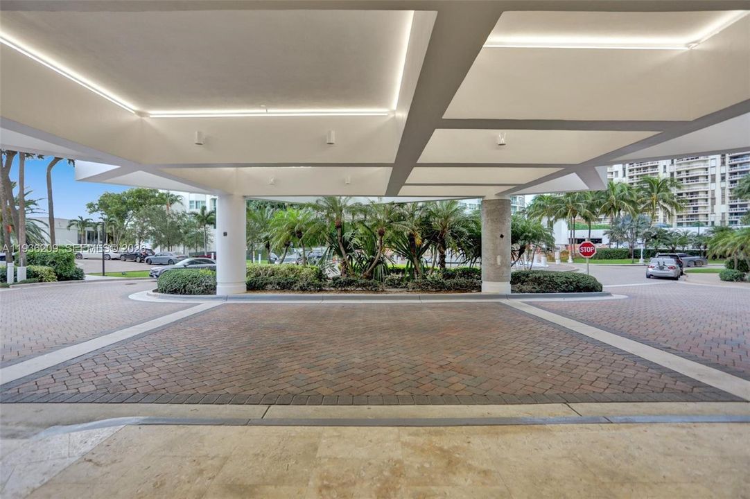 For Sale: $645,000 (2 beds, 2 baths, 1800 Square Feet)