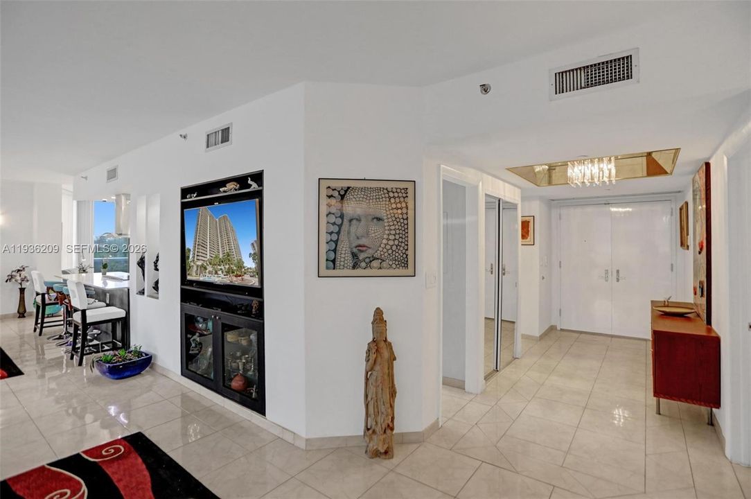 For Sale: $645,000 (2 beds, 2 baths, 1800 Square Feet)