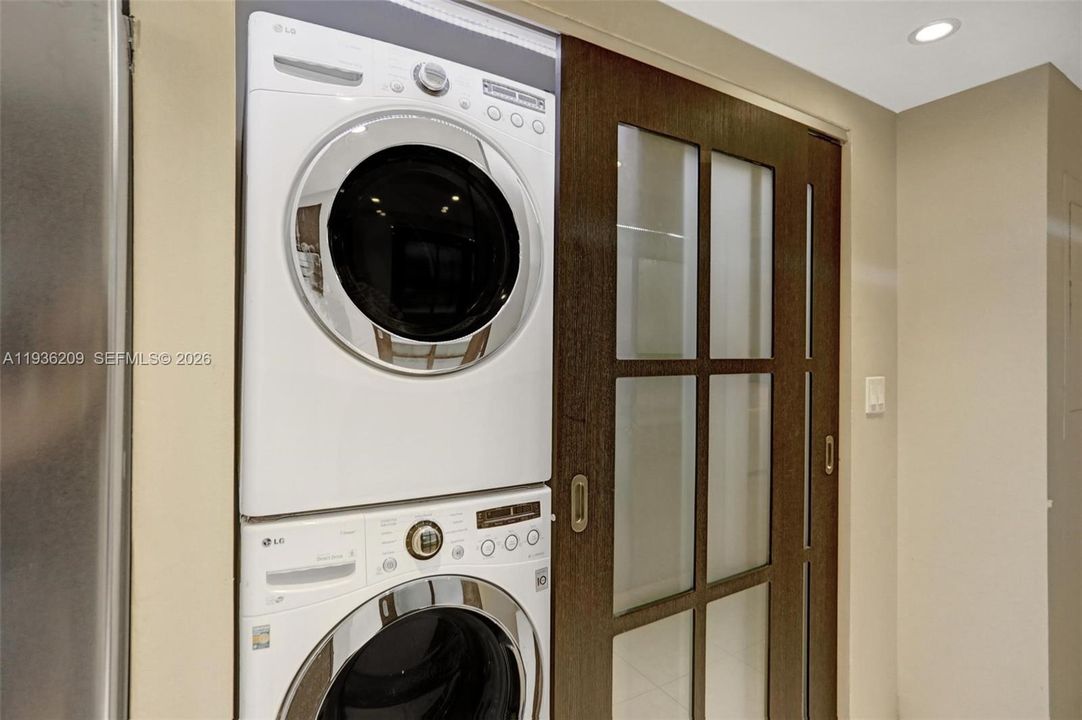 For Sale: $645,000 (2 beds, 2 baths, 1800 Square Feet)