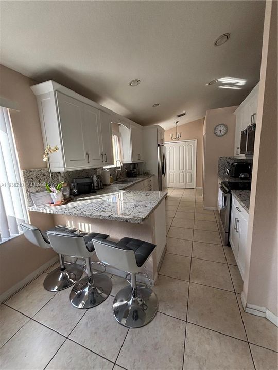 For Rent: $3,500 (3 beds, 2 baths, 1591 Square Feet)