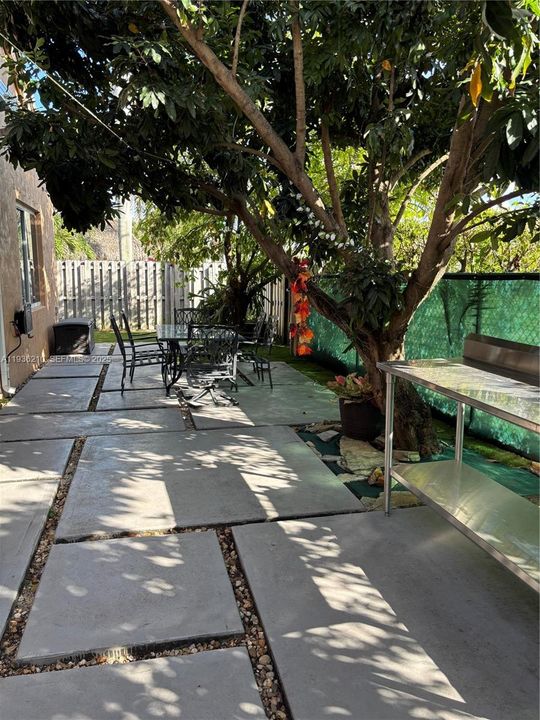 For Rent: $3,500 (3 beds, 2 baths, 1591 Square Feet)