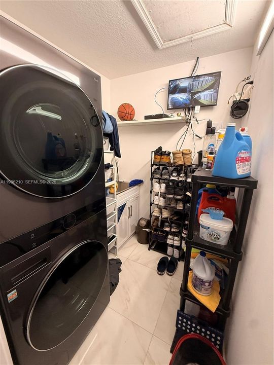 For Rent: $3,500 (3 beds, 2 baths, 1591 Square Feet)