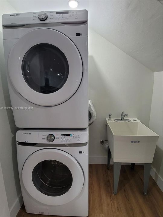 В аренду: $2,600 (2 спален, 2 ванн, 1150 Квадратных фут)