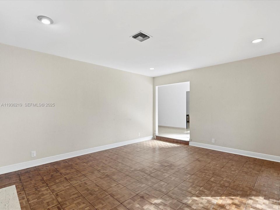 В аренду: $11,500 (5 спален, 3 ванн, 3329 Квадратных фут)