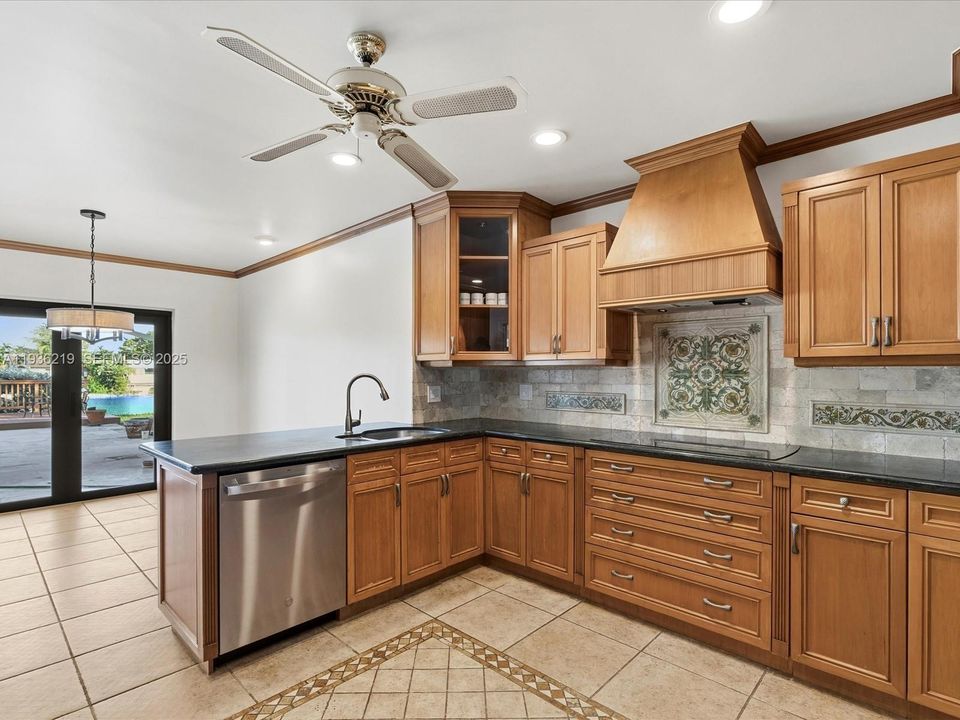 В аренду: $11,500 (5 спален, 3 ванн, 3329 Квадратных фут)