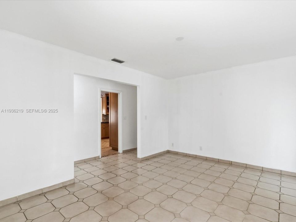 В аренду: $11,500 (5 спален, 3 ванн, 3329 Квадратных фут)