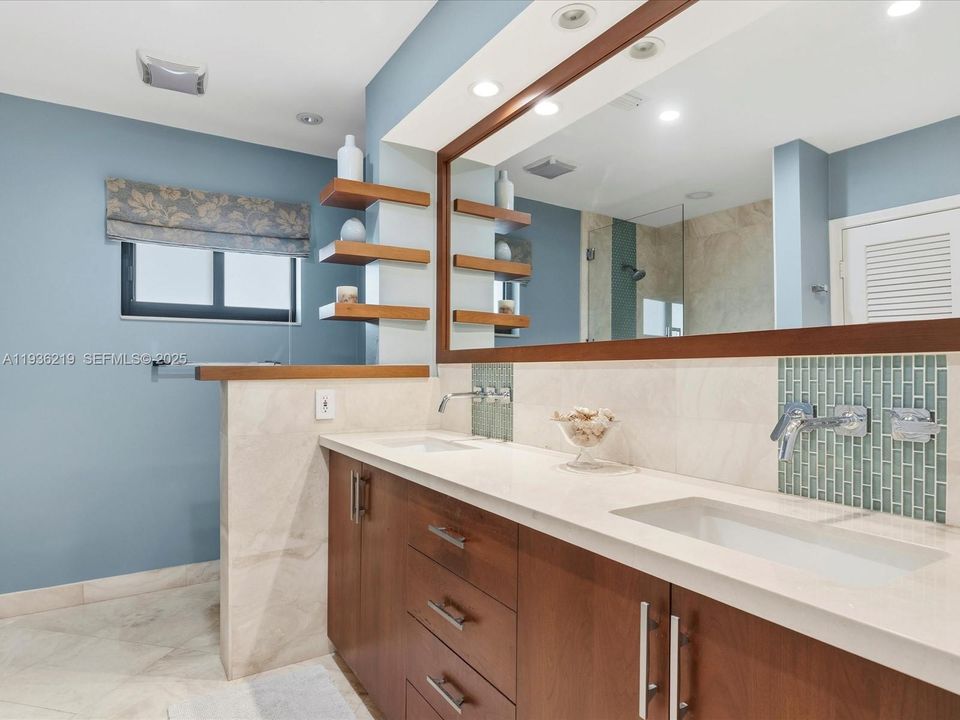 В аренду: $11,500 (5 спален, 3 ванн, 3329 Квадратных фут)