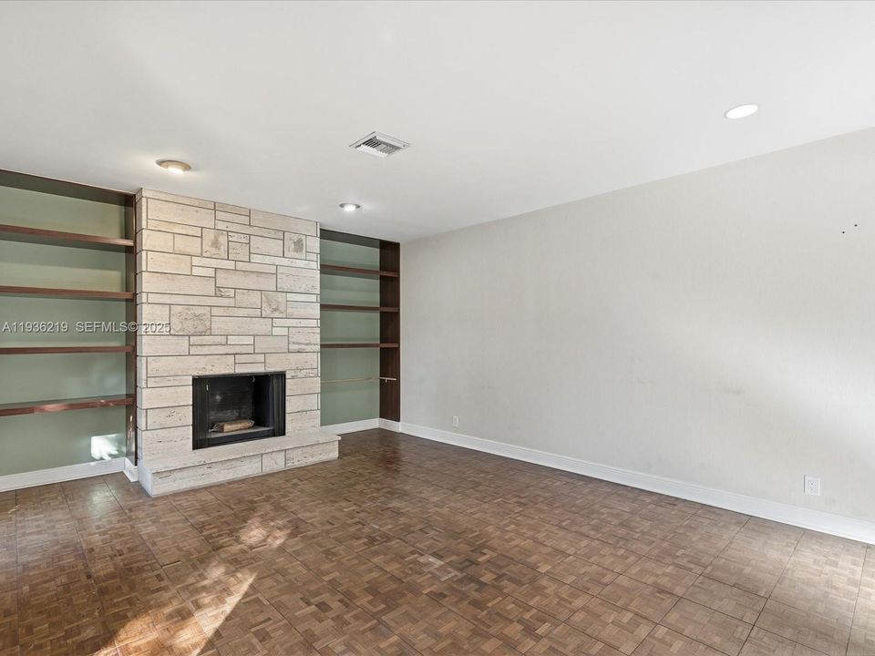 В аренду: $11,500 (5 спален, 3 ванн, 3329 Квадратных фут)