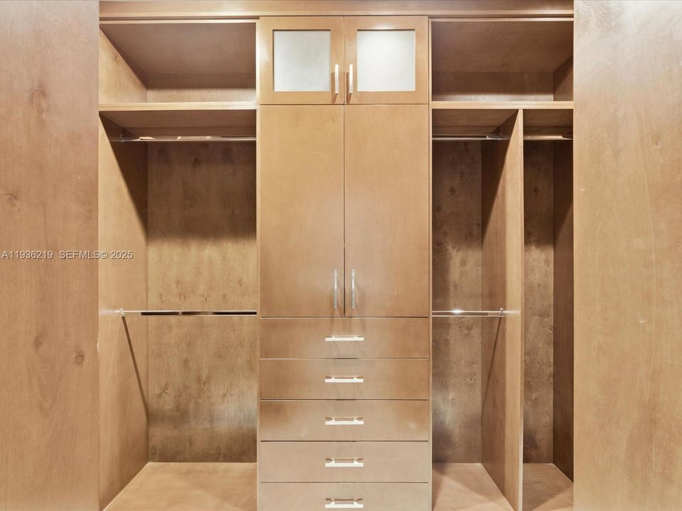 В аренду: $11,500 (5 спален, 3 ванн, 3329 Квадратных фут)