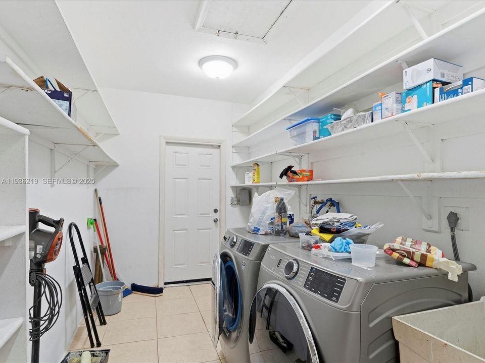 В аренду: $11,500 (5 спален, 3 ванн, 3329 Квадратных фут)