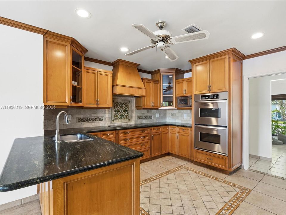 В аренду: $11,500 (5 спален, 3 ванн, 3329 Квадратных фут)