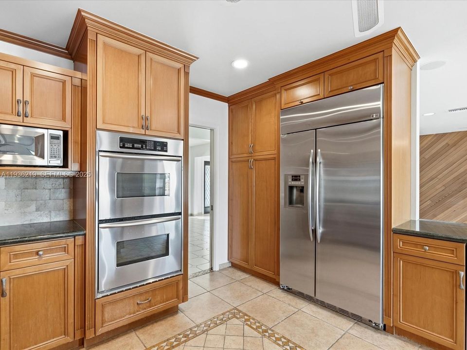 В аренду: $11,500 (5 спален, 3 ванн, 3329 Квадратных фут)