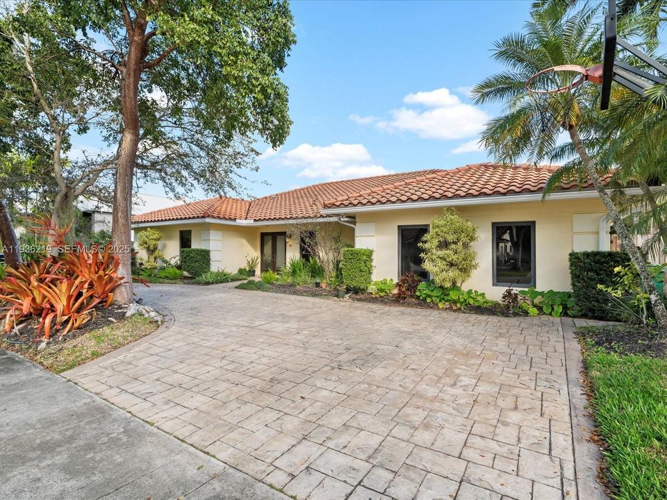 В аренду: $11,500 (5 спален, 3 ванн, 3329 Квадратных фут)