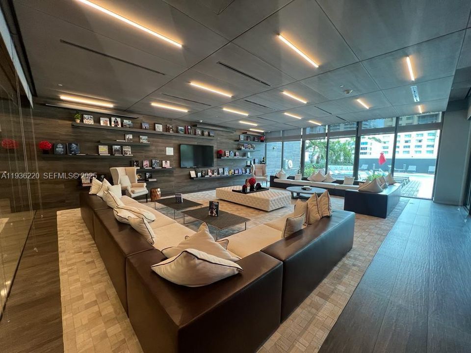 В аренду: $3,000 (0 спален, 1 ванн, 506 Квадратных фут)