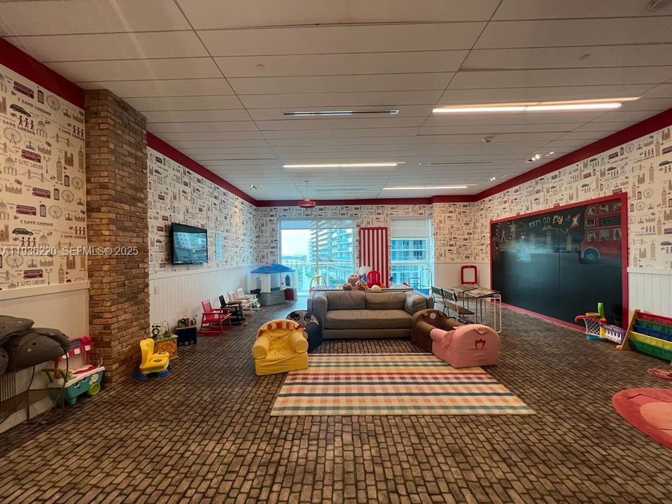 В аренду: $3,000 (0 спален, 1 ванн, 506 Квадратных фут)