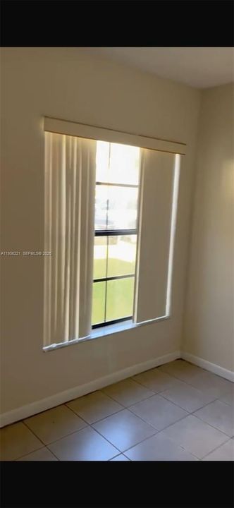 For Rent: $2,190 (2 beds, 2 baths, 921 Square Feet)