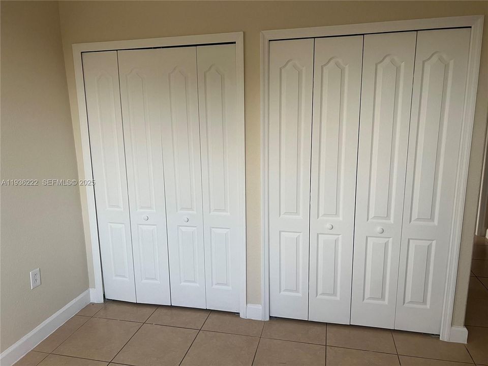 For Sale: $243,999 (3 beds, 2 baths, 1076 Square Feet)