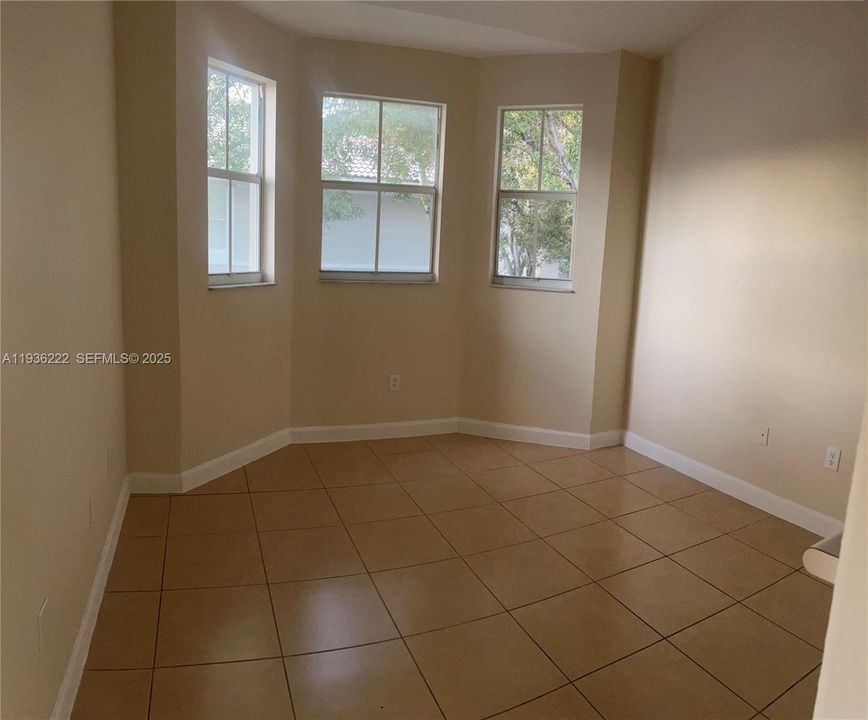 For Sale: $243,999 (3 beds, 2 baths, 1076 Square Feet)