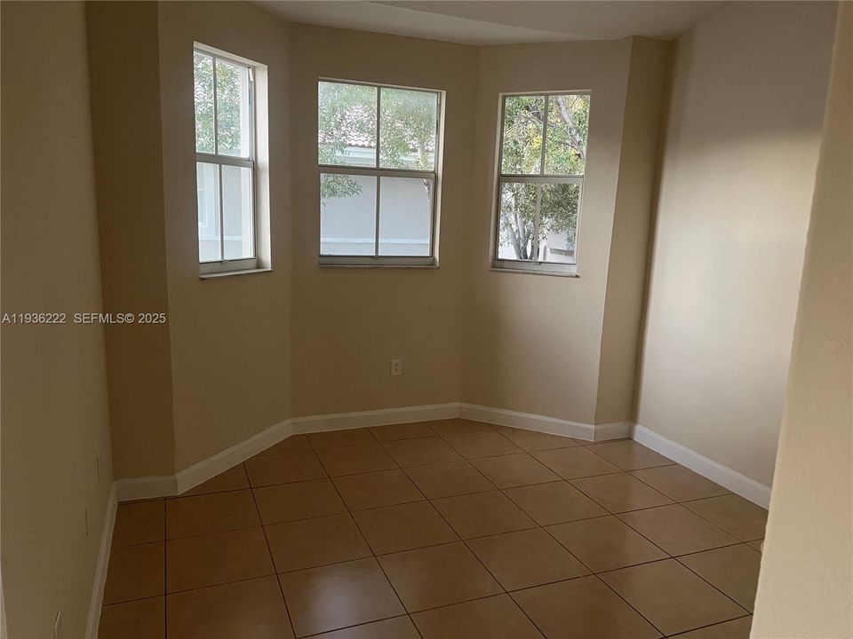 For Sale: $243,999 (3 beds, 2 baths, 1076 Square Feet)