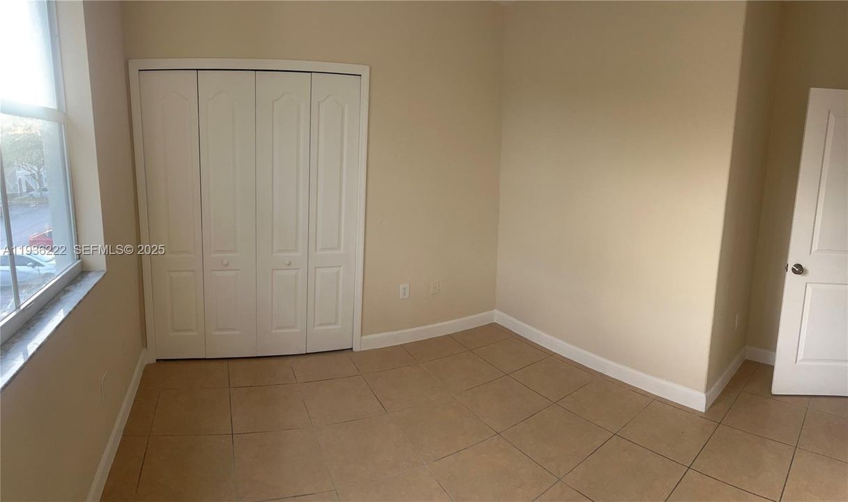 For Sale: $243,999 (3 beds, 2 baths, 1076 Square Feet)