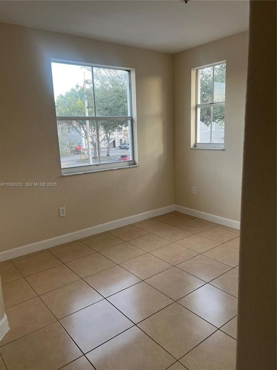 For Sale: $243,999 (3 beds, 2 baths, 1076 Square Feet)