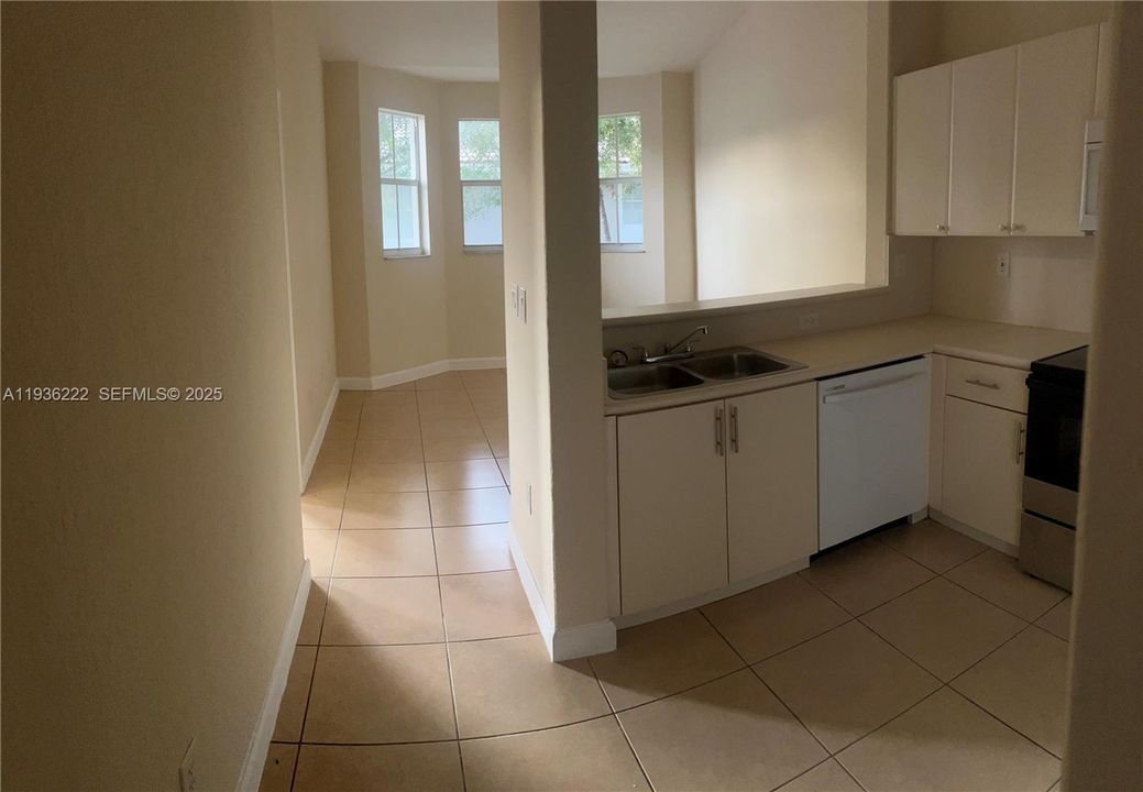 For Sale: $243,999 (3 beds, 2 baths, 1076 Square Feet)