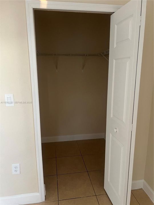 For Sale: $243,999 (3 beds, 2 baths, 1076 Square Feet)