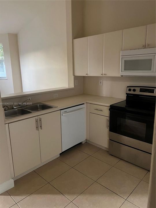 For Sale: $243,999 (3 beds, 2 baths, 1076 Square Feet)