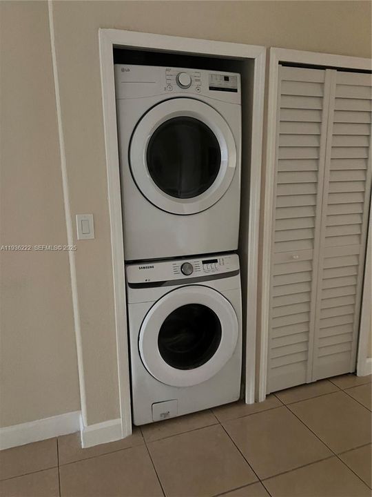 For Sale: $243,999 (3 beds, 2 baths, 1076 Square Feet)