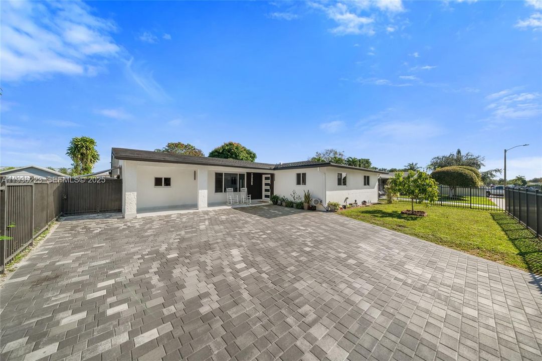 На продажу: $670,000 (4 спален, 2 ванн, 2050 Квадратных фут)