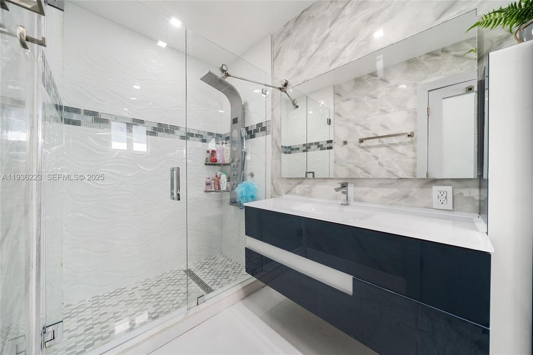 На продажу: $670,000 (4 спален, 2 ванн, 2050 Квадратных фут)