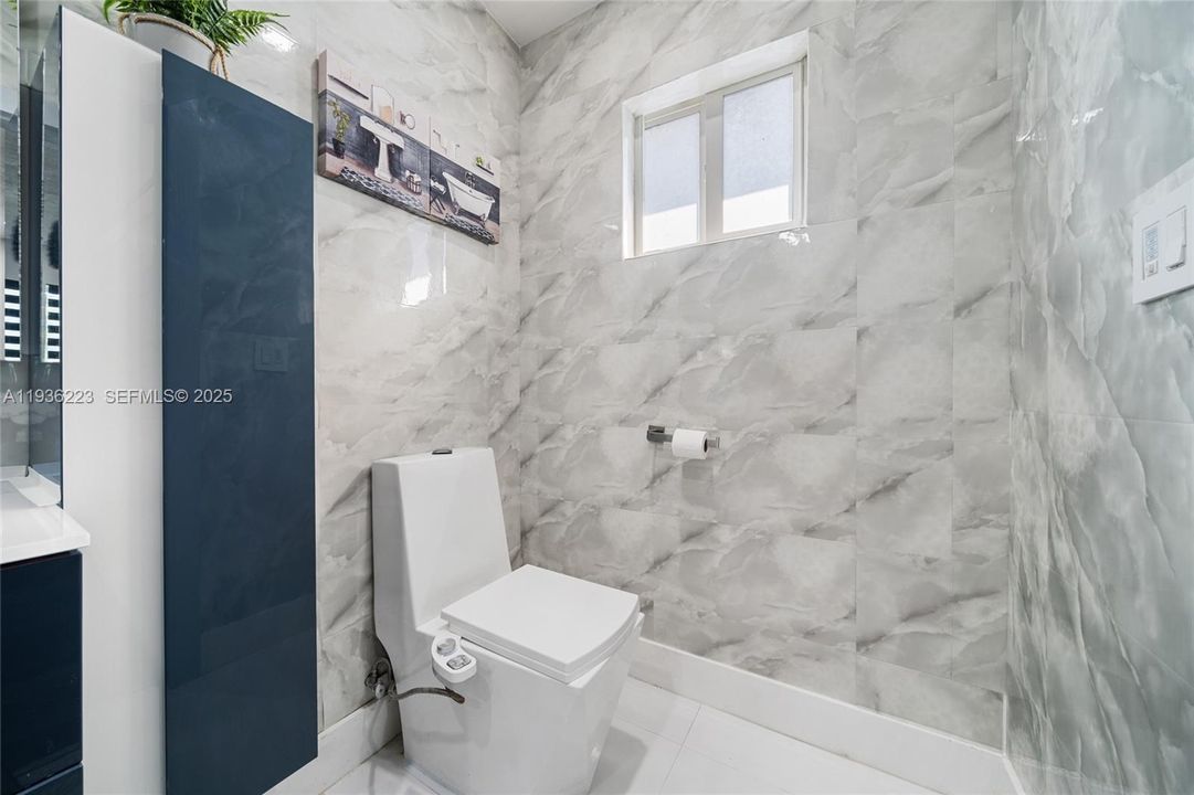 На продажу: $670,000 (4 спален, 2 ванн, 2050 Квадратных фут)