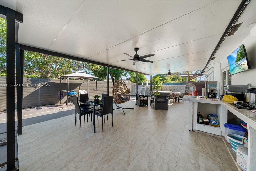 На продажу: $670,000 (4 спален, 2 ванн, 2050 Квадратных фут)