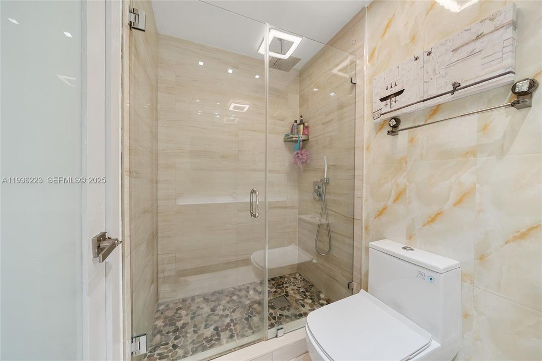 На продажу: $670,000 (4 спален, 2 ванн, 2050 Квадратных фут)