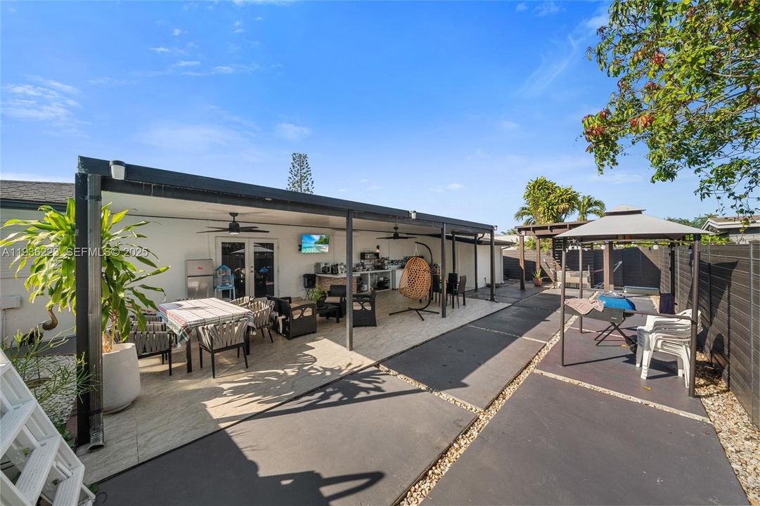 На продажу: $670,000 (4 спален, 2 ванн, 2050 Квадратных фут)