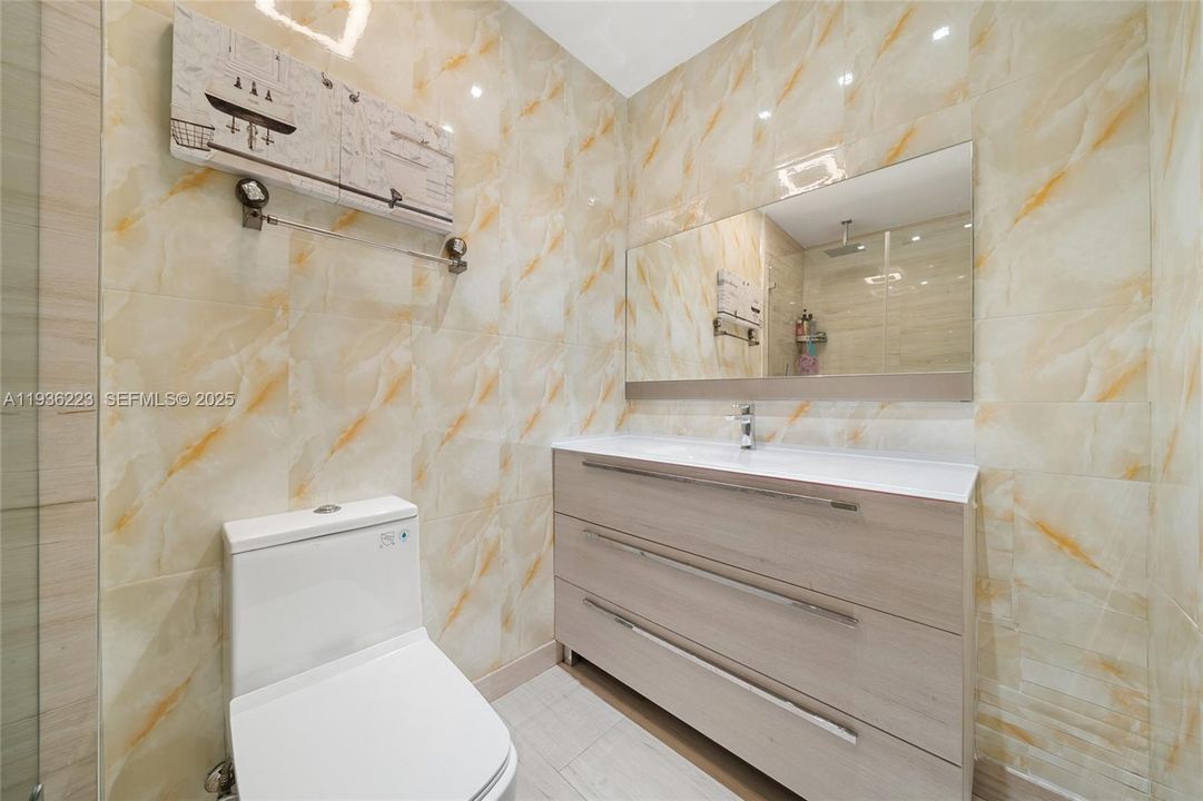 На продажу: $670,000 (4 спален, 2 ванн, 2050 Квадратных фут)