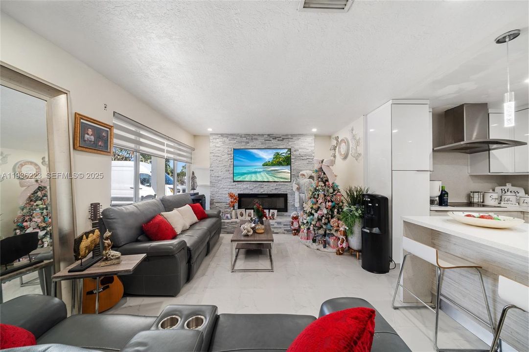 На продажу: $670,000 (4 спален, 2 ванн, 2050 Квадратных фут)